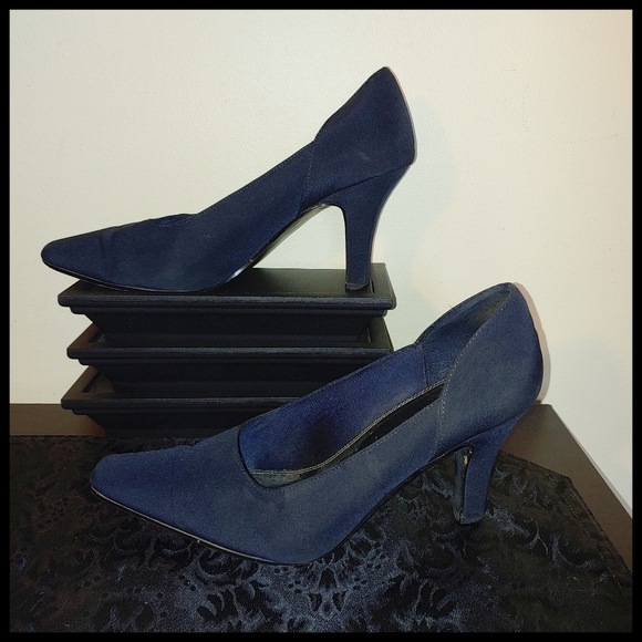 Vintage Black Fabric Shoes, 9.5 - Picture 2 of 10